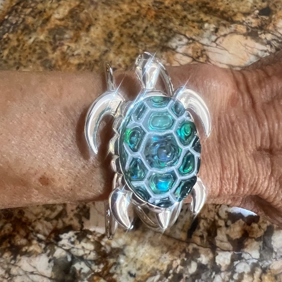 Silver turtle bracelet iridescent green/blue - Picture 2 of 8